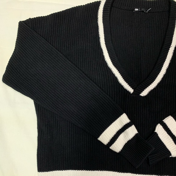 V-neck Knit Sweater Varsity - Picture 3 of 4